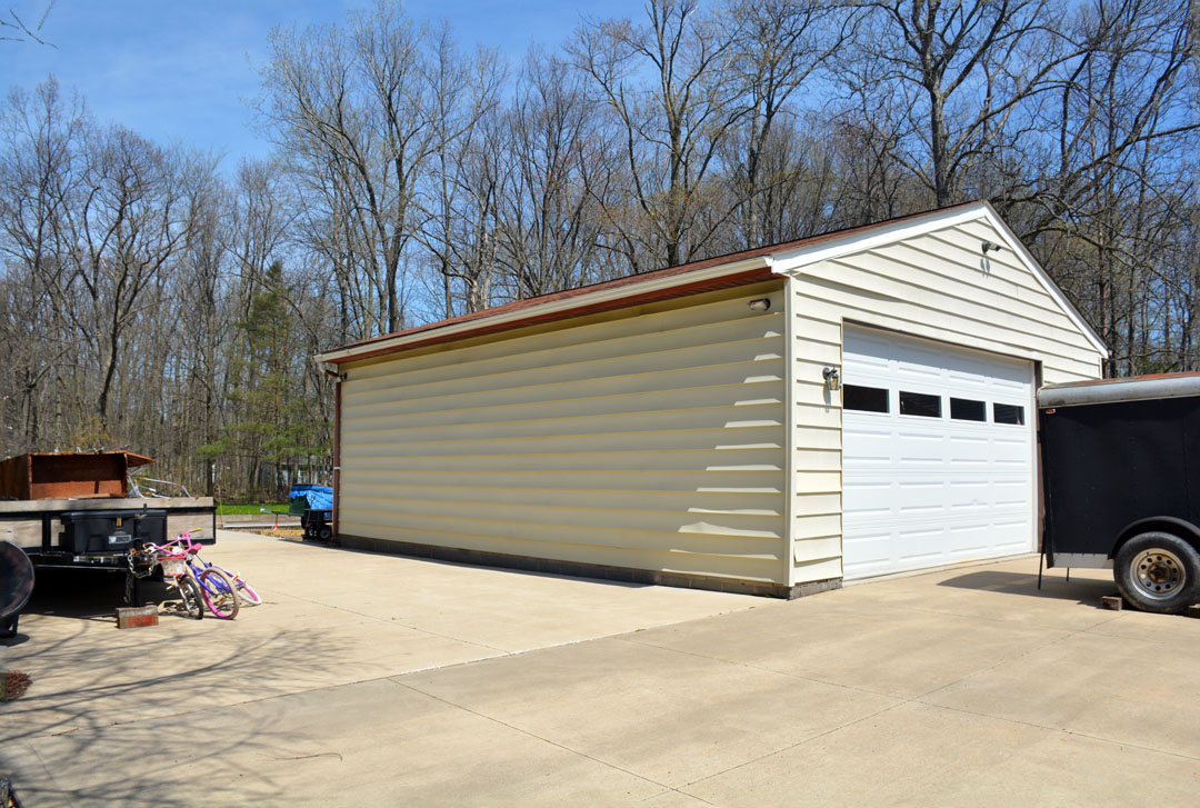 Detached large 2-car garage